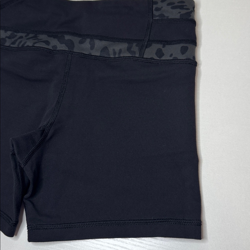 Lululemon Groove Short *Full-On Luon (Regular) - Black / Wi14 Quilt 5 - Picture 12 of 16